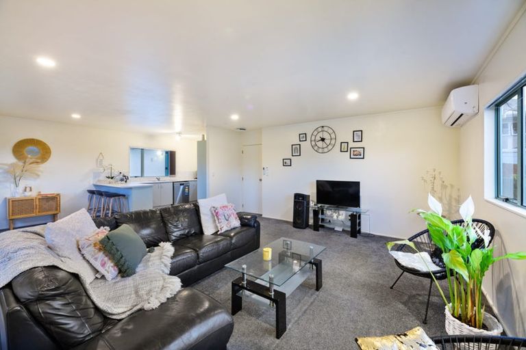 Photo of property in 2/8 Adriatic Avenue, Henderson, Auckland, 0612