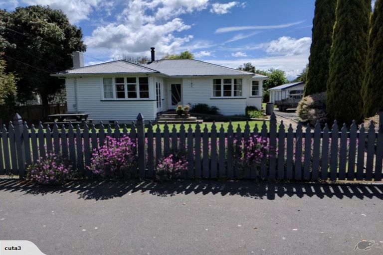 Photo of property in 15 Panama Street, Martinborough, 5711