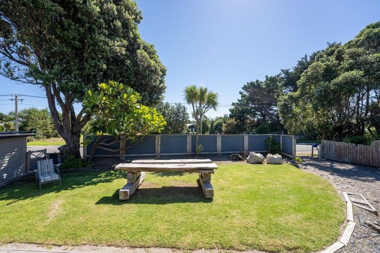 Photo of property in 4 The Avenue, Otaki Beach, Otaki, 5512