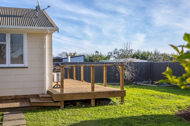 Photo of property in 13 Roberts Street, Martinborough, 5711