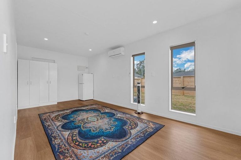 Photo of property in 9 Neesons Way, Glendene, Auckland, 0602