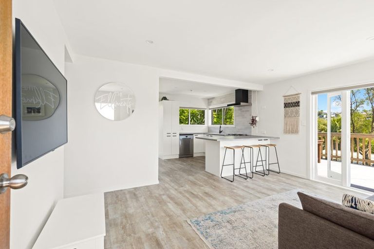 Photo of property in 1/92 Saddleback Rise, Murrays Bay, Auckland, 0630