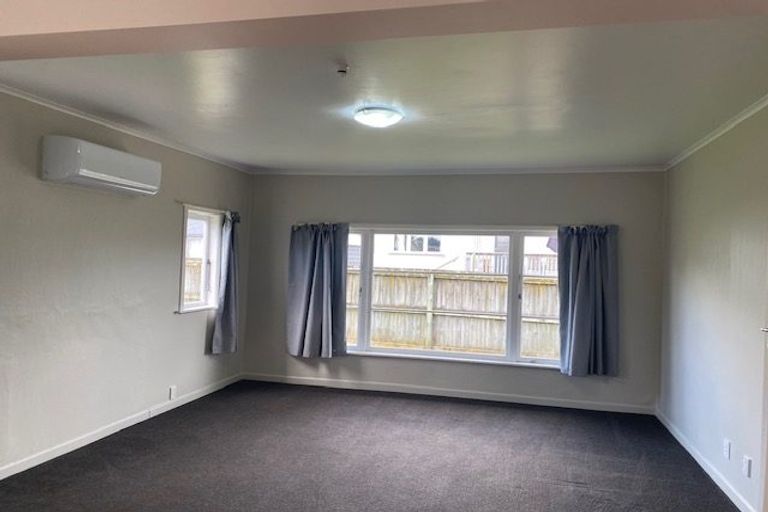Photo of property in 24 Airdrie Road, Ranui, Auckland, 0612