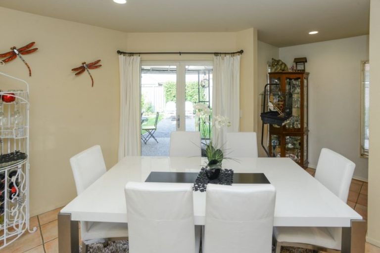 Photo of property in 2 Queens Walk, Taradale, Napier, 4112