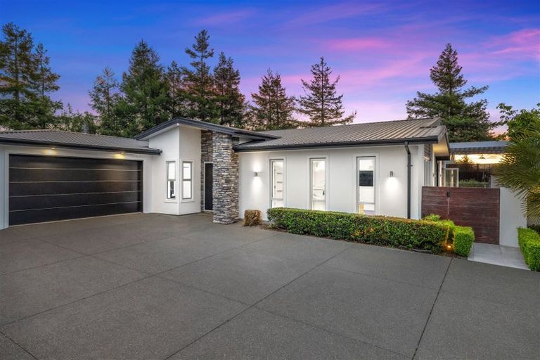 Photo of property in 43 Oakgrove Drive, Rangiora, 7400