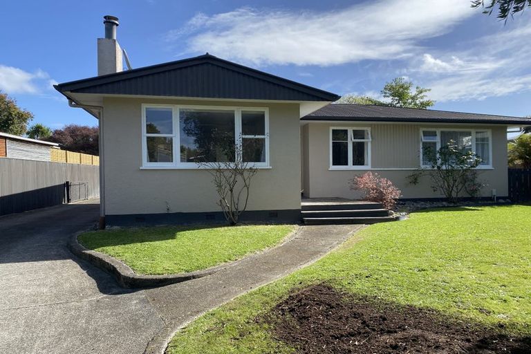 Photo of property in 12 Mokau Place, Terrace End, Palmerston North, 4410