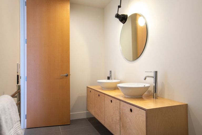 Photo of property in 1b Robieson Lane, Roseneath, Wellington, 6011