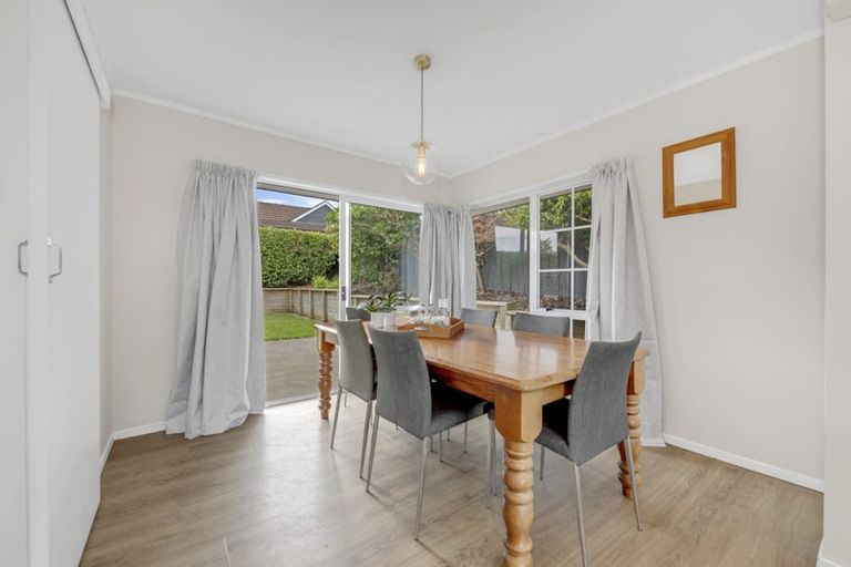 Photo of property in 5 Parramatta Place, Botany Downs, Auckland, 2010