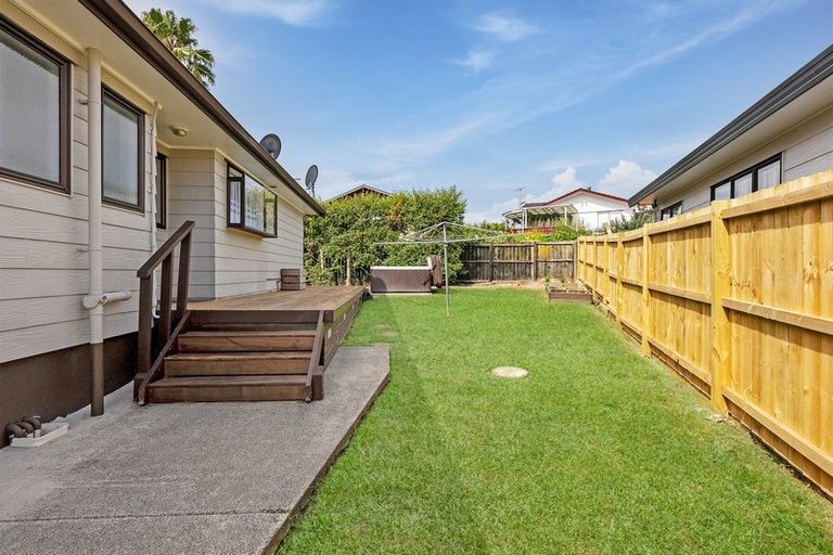 Photo of property in 2/13 De Quincey Terrace, Highland Park, Auckland, 2010