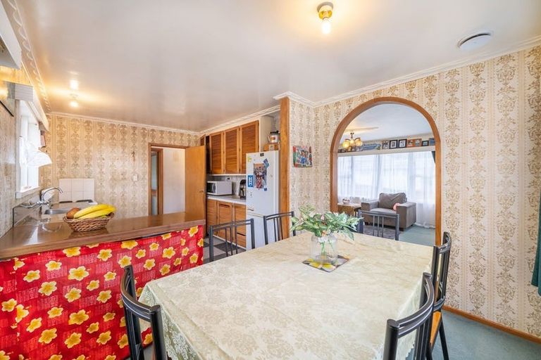 Photo of property in 39 Beaumaris Crescent, Ascot Park, Porirua, 5024