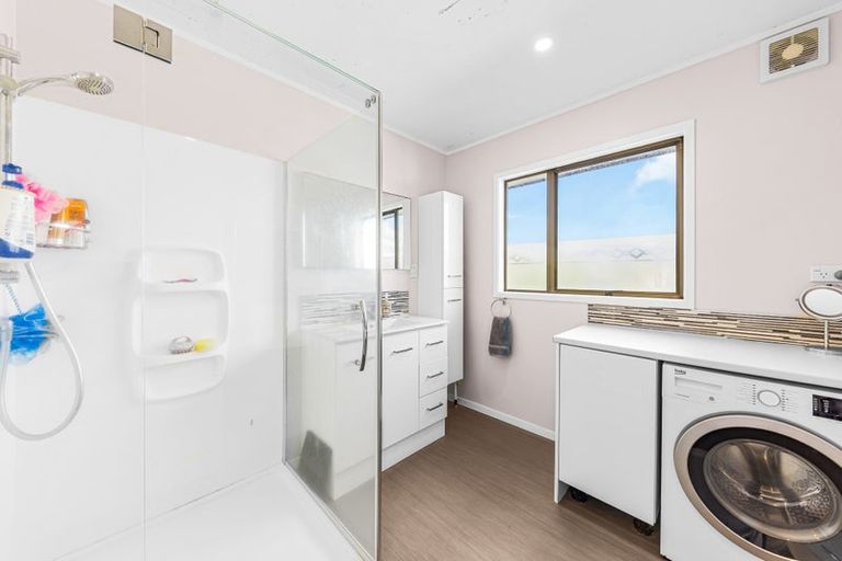 Photo of property in 1/12 Glenvar Road, Torbay, Auckland, 0630