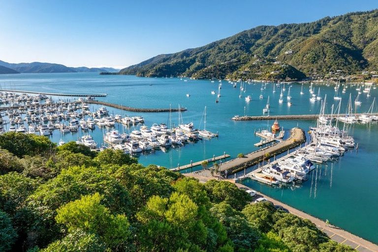 Photo of property in 37 Marina Drive, Waikawa, Picton, 7220