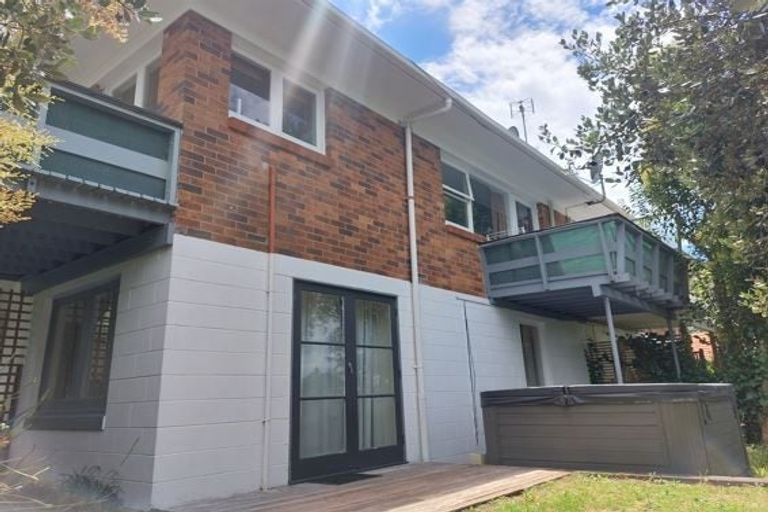 Photo of property in 4/162 Onewa Road, Northcote, Auckland, 0627