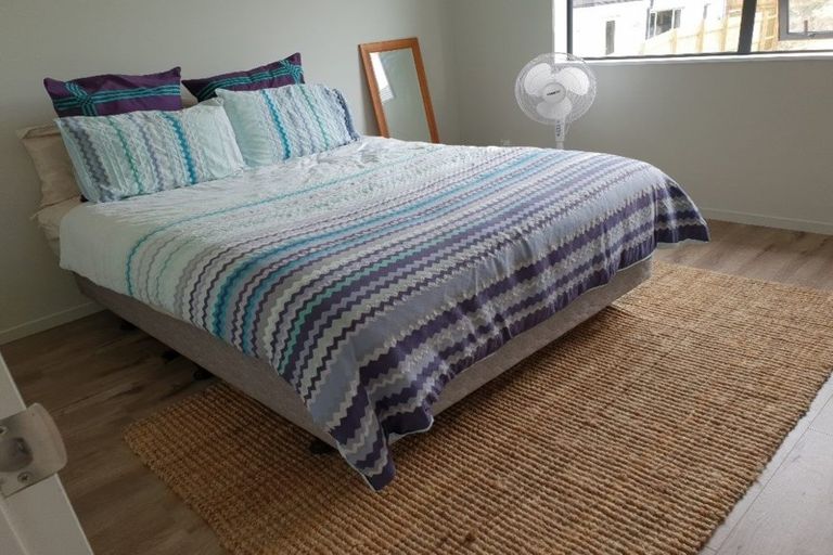 Photo of property in 11 Younger Lane, Massey, Auckland, 0614