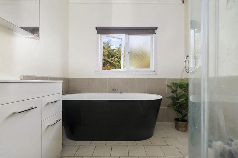 Photo of property in 12a Willow Avenue, Hannahs Bay, Rotorua, 3010