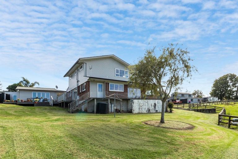 Photo of property in 389 Taupaki Road, Kumeu, 0892