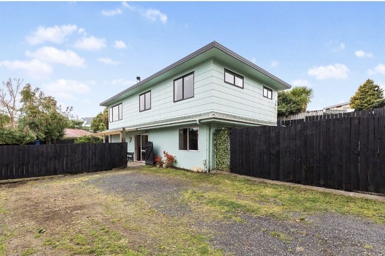 Photo of property in 2 Leander Road, Bayswater, Auckland, 0622