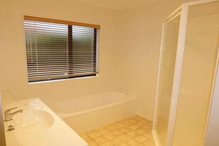 Photo of property in 11b Ross Crescent, Orewa, 0931