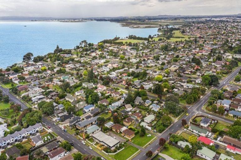 Photo of property in 2/1 Roys Road, Weymouth, Auckland, 2103