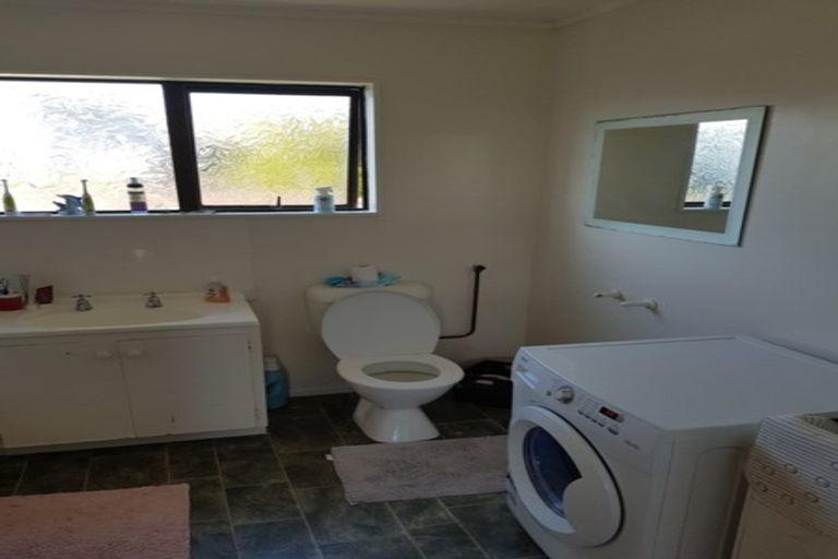 Photo of property in 3b Stroud Way, Newlands, Wellington, 6037