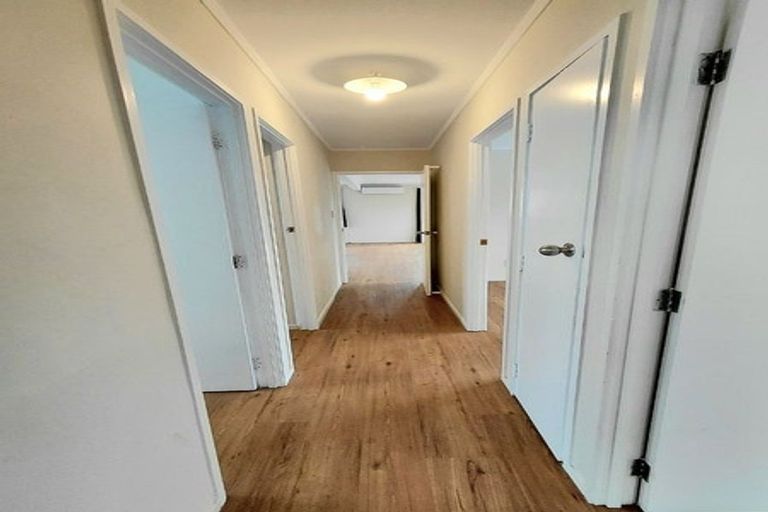 Photo of property in 1/30 Chislehurst Street, Henderson, Auckland, 0612