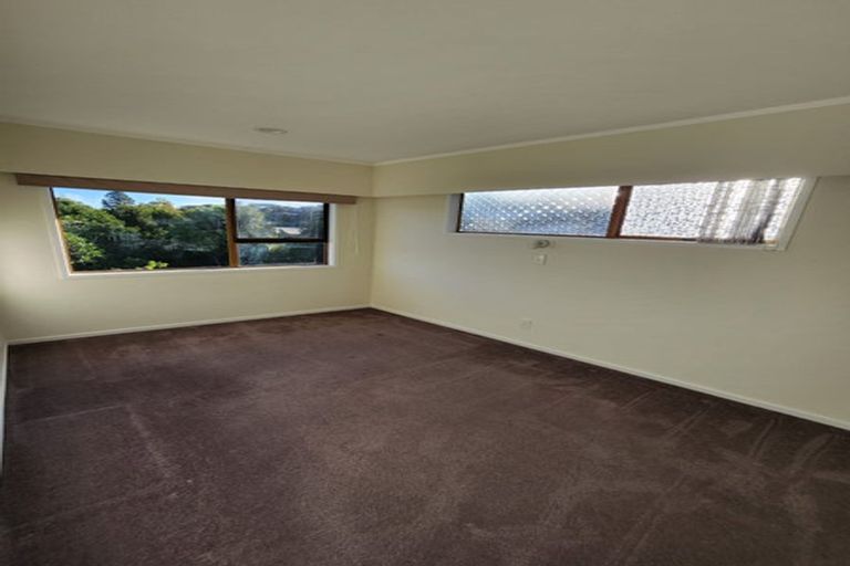 Photo of property in 43 Girrahween Drive, Totara Vale, Auckland, 0629