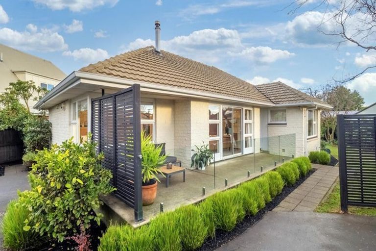 Photo of property in 145 Avonhead Road, Avonhead, Christchurch, 8042