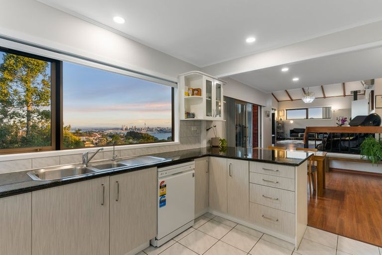 Photo of property in 6 Chelsea View Drive, Chatswood, Auckland, 0626