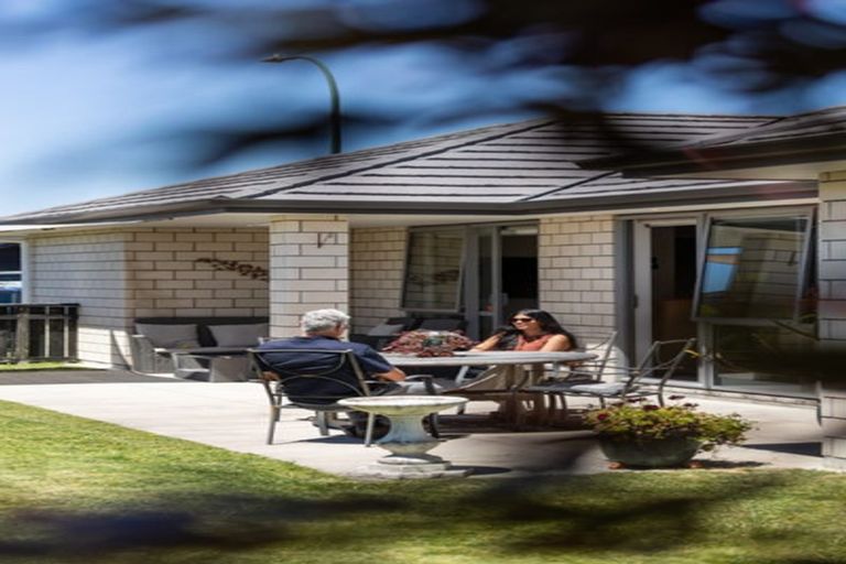 Photo of property in 8 Livingstone Drive, Papamoa Beach, Papamoa, 3118