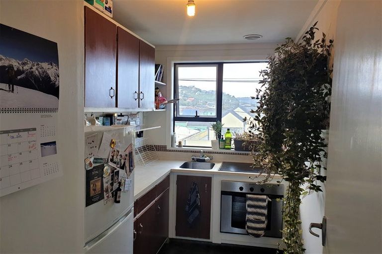 Photo of property in 6/102 Lyall Parade, Lyall Bay, Wellington, 6022