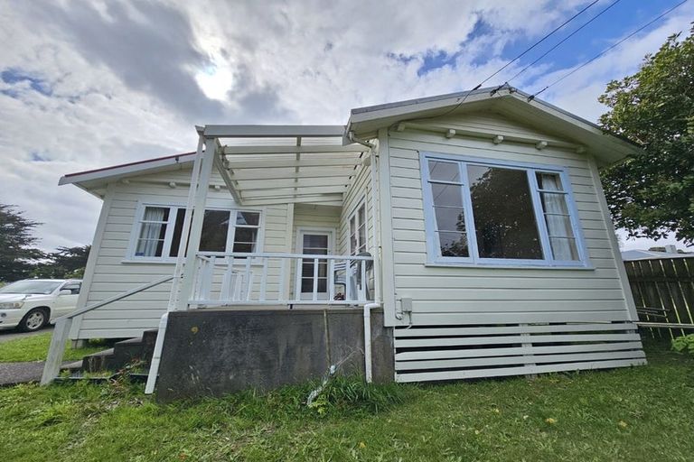 Photo of property in 35 Awatea Street, Ranui, Porirua, 5024