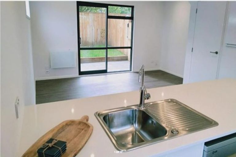 Photo of property in 4b Wattle Road, Sunnyvale, Auckland, 0612