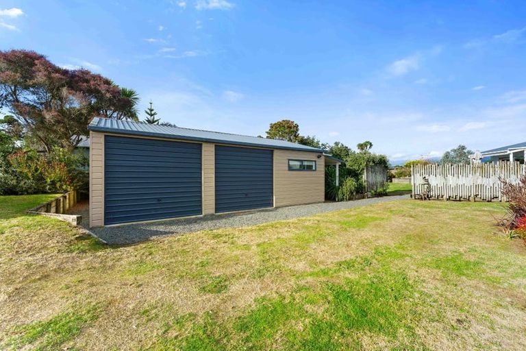 Photo of property in 3 Mavis Avenue, Waikawa Beach, Manakau, 5573