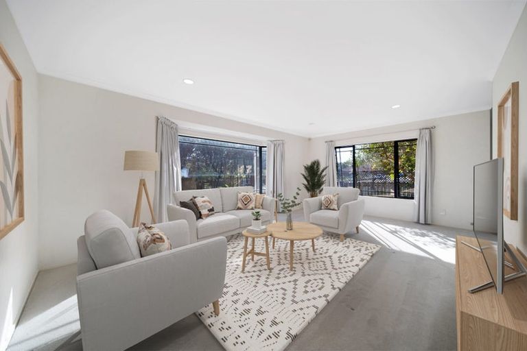 Photo of property in 170 Botany Road, Botany Downs, Auckland, 2010