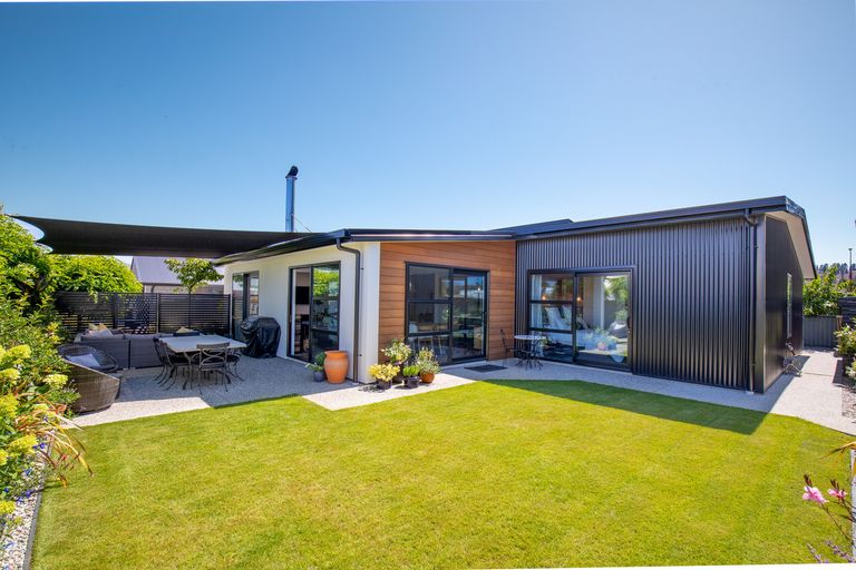 Photo of property in 12 Walker Place, Alexandra, 9320