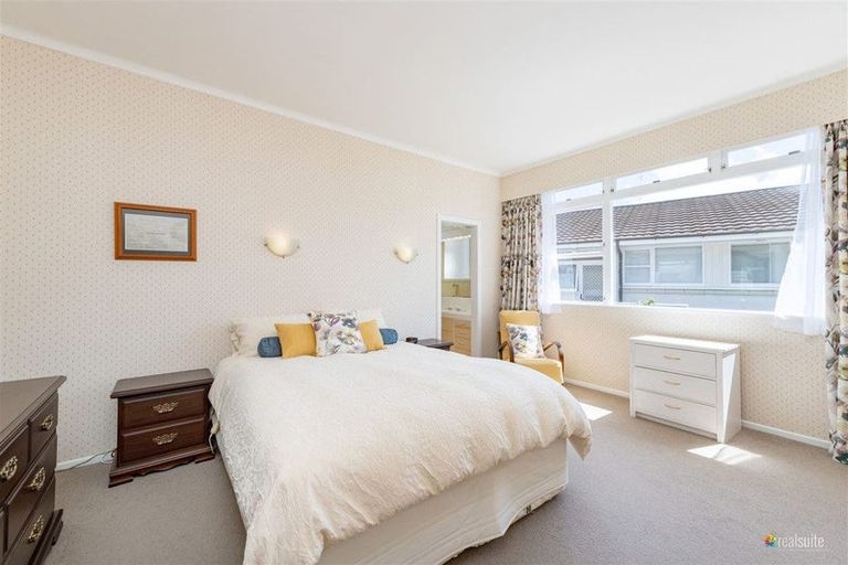 Photo of property in 43 Wai-iti Crescent, Woburn, Lower Hutt, 5010