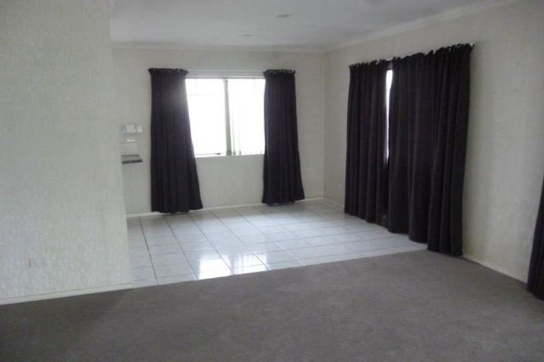 Photo of property in 112 Bob Charles Drive, Golflands, Auckland, 2013