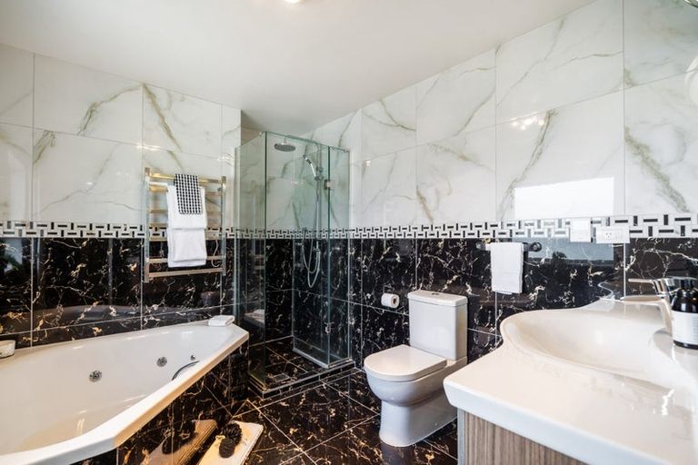 Photo of property in 13 Pin Oak Drive, Schnapper Rock, Auckland, 0632