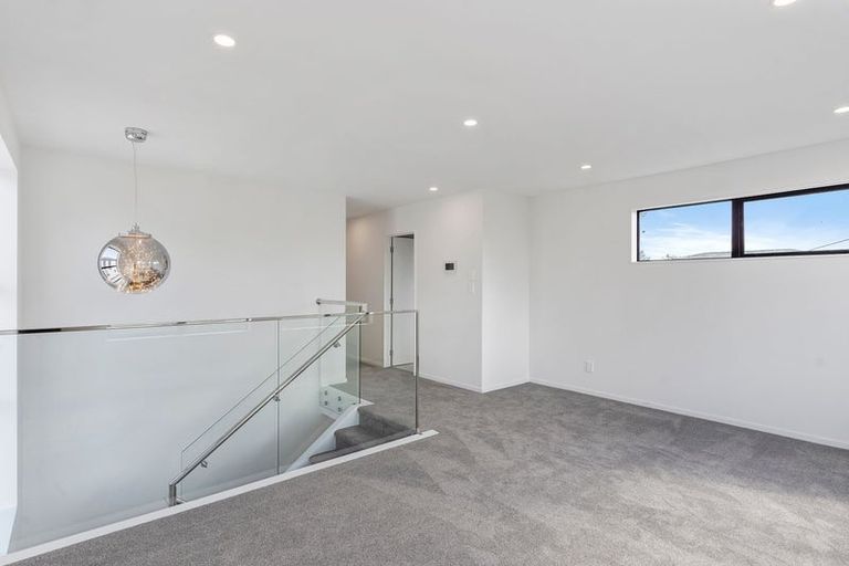 Photo of property in 101a Beach Road, Te Atatu Peninsula, 0610