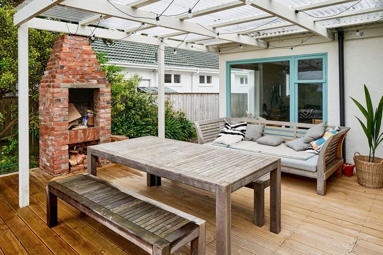 Photo of property in 30 Pukatea Street, Eastbourne, Lower Hutt, 5013