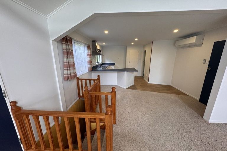 Photo of property in 21 Hartford Crescent, Totara Park, Upper Hutt, 5018