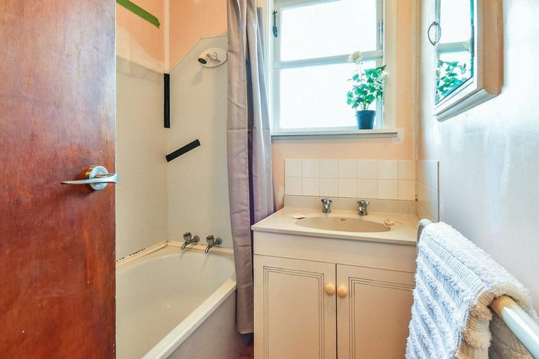 Photo of property in 18 Tui Crescent, Manurewa, Auckland, 2102