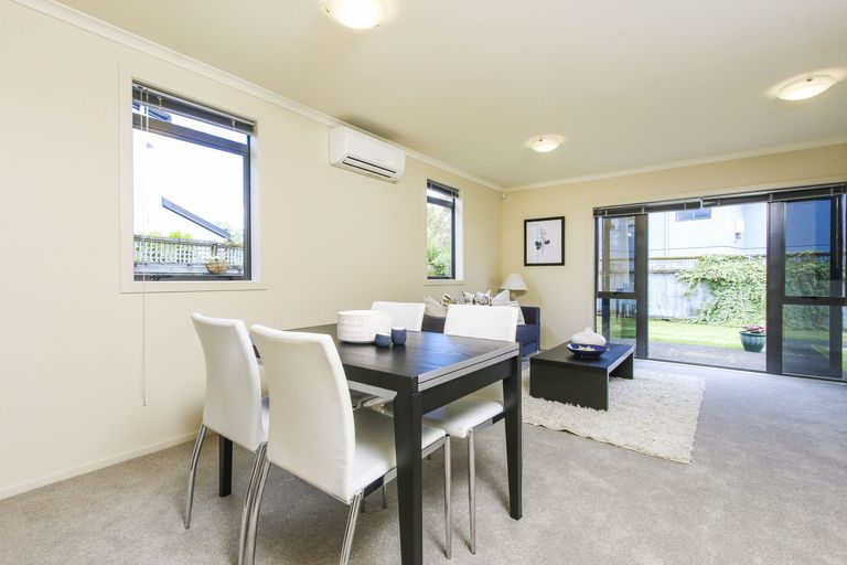 Photo of property in 29 Vinograd Drive, Te Atatu Peninsula, Auckland, 0610