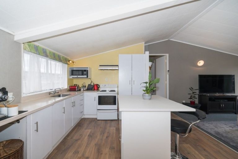 Photo of property in 30 Tiller Close, Kelvin Grove, Palmerston North, 4414