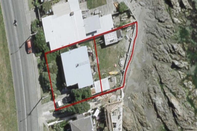 Photo of property in 277 Queens Drive, Lyall Bay, Wellington, 6022