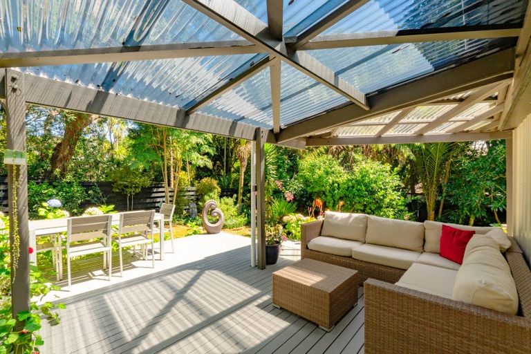 Photo of property in 31 Tane Road, Laingholm, Auckland, 0604