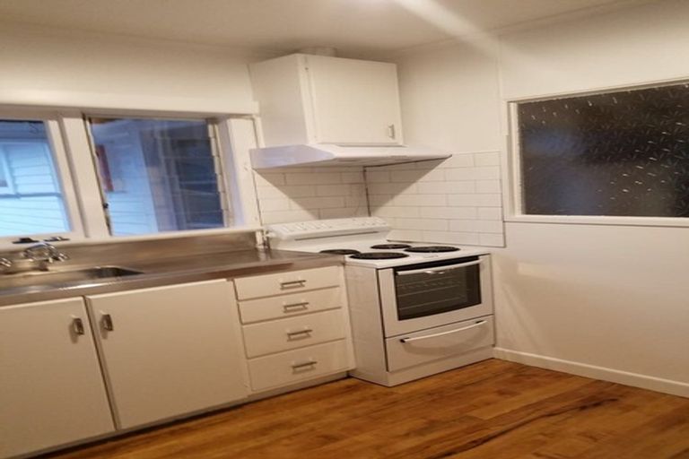 Photo of property in 1/84 College Road, Northcote, Auckland, 0627