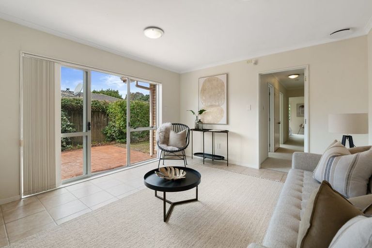 Photo of property in 22 Vanderbilt Parade, Albany, Auckland, 0632