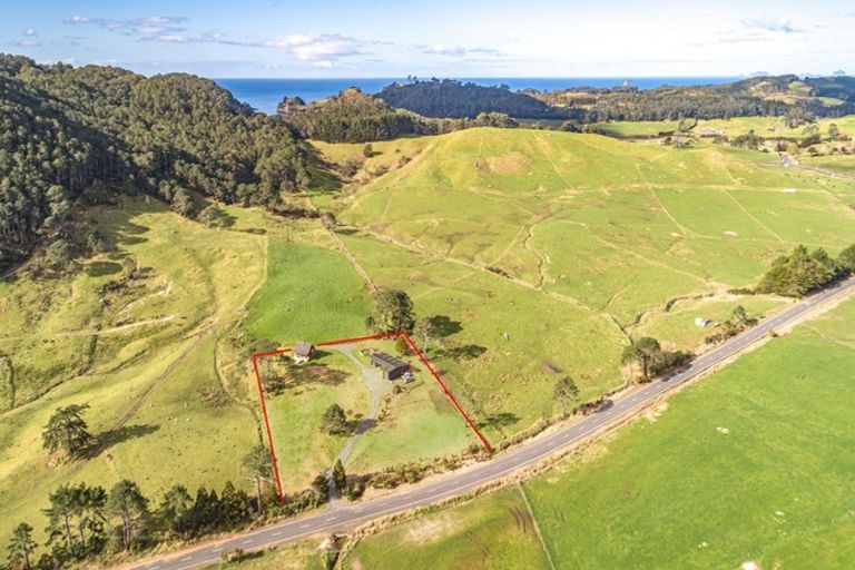 Photo of property in 64 Lees Road, Hahei, Whitianga, 3591