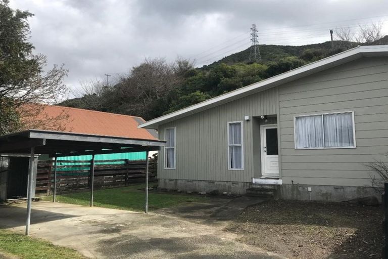 Photo of property in 11a Hartford Crescent, Totara Park, Upper Hutt, 5018